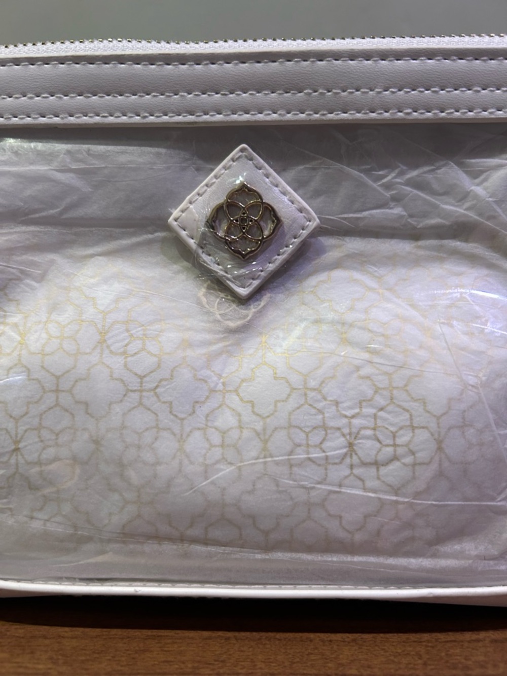 KENDRA SCOTT Elegant 2 Pack Of White And Gold Cosmetic Pouches NWTS - Picture 16 of 16